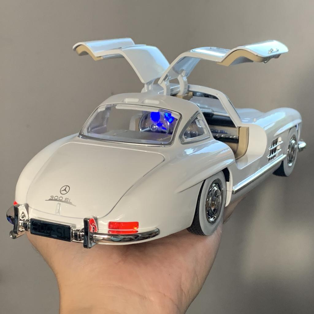 1:18 Benz 300SL High Simulation Scale Metal Model Car Bedroom Decoration & Boy's Birthday Gift Living Room Decorations & Holiday