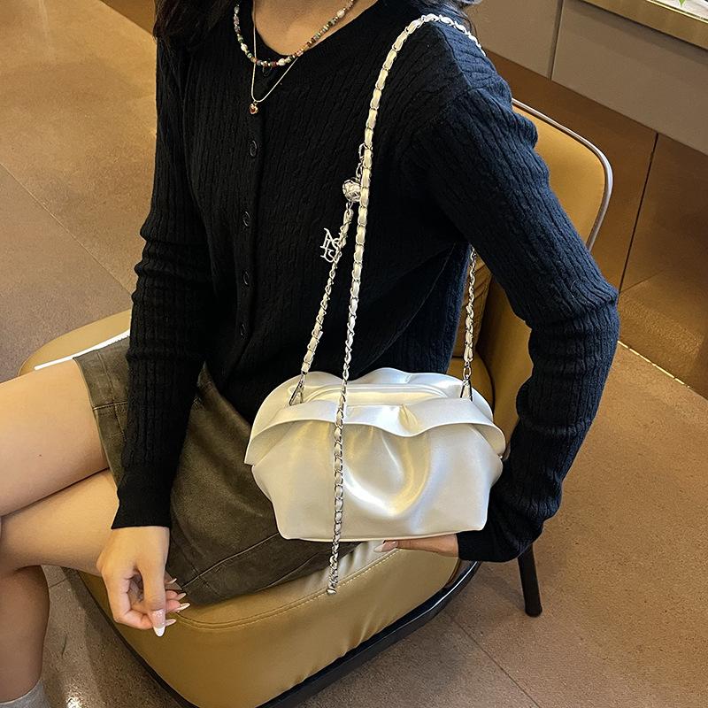 2025 Autumn New Chain Commuter Bag Design Sense Niche Messenger Bag Fashion Versatile Shoulder Bag Women