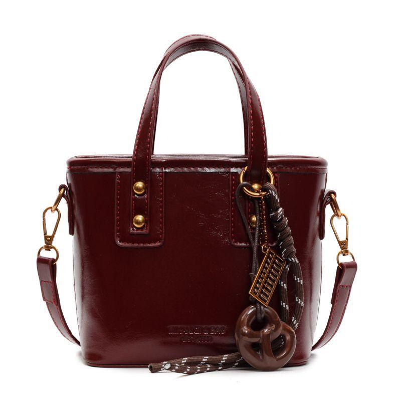 High-end Small Bag Women's 2025 New Autumn and Winter Versatile Messenger Bag Fashion Super Fire Portable Bucket Bag