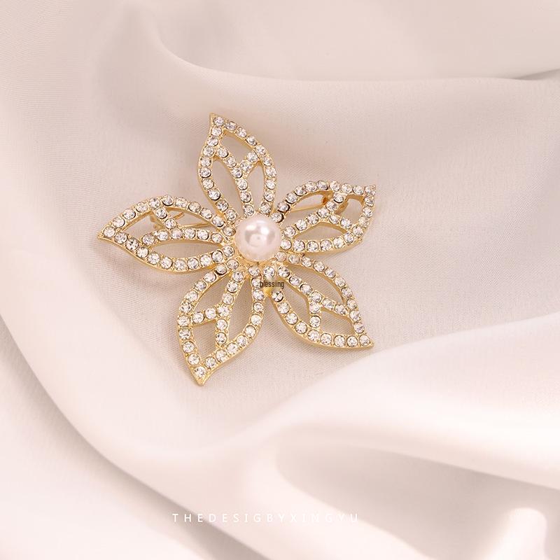 Broche Elegante de Pérola Dourada e Espiga de Trigo: Acessório Versátil e de Alta Qualidade para Mulheres