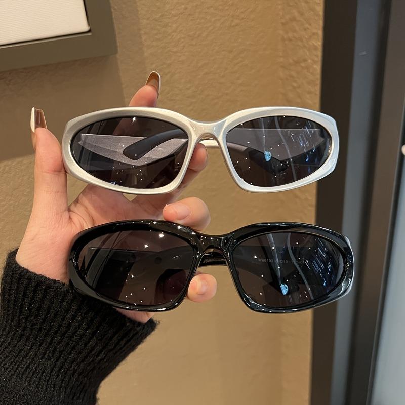 Vintage style Y2K eyes suitable for both casual and formal occasions suitable for both men and women