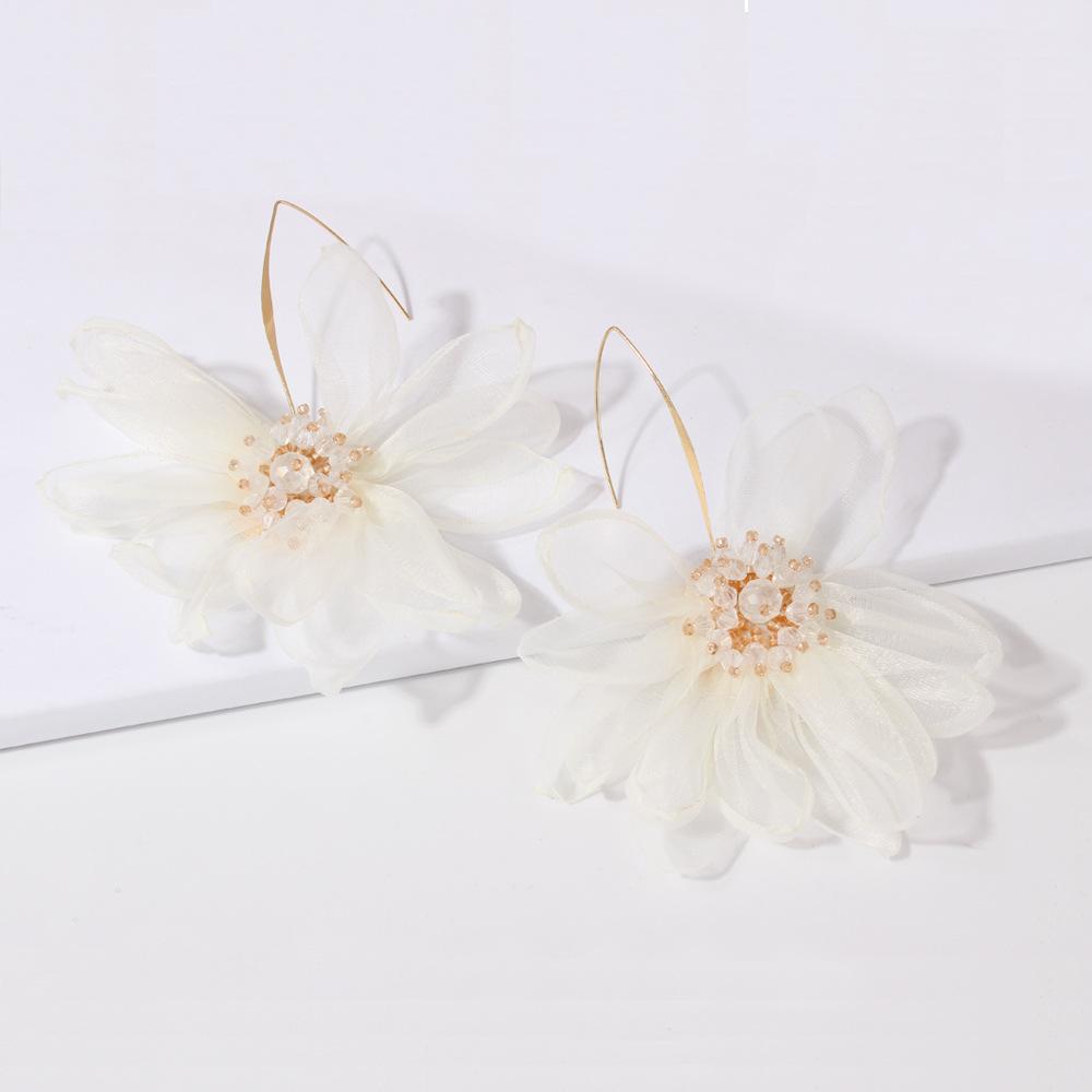 Holiday Wind Fairy Fabric Flower Earrings Mori Earrings Female Fashion Temperament Fresh Earrings.