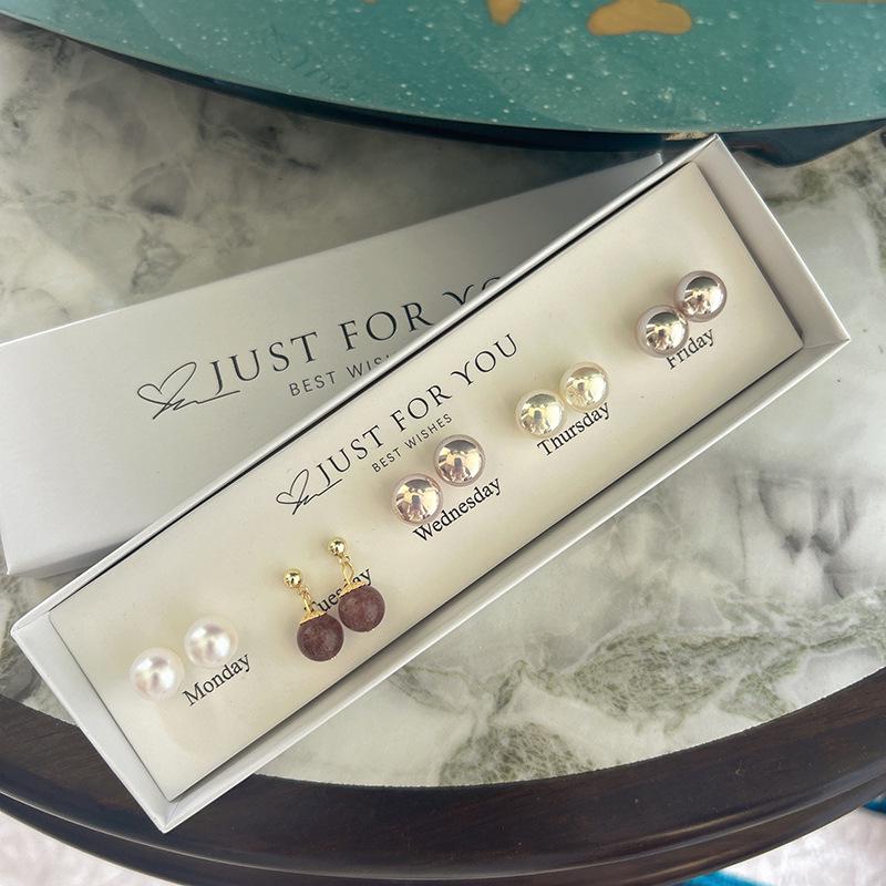 Tygodniowy Zestaw Kolczyków Sztyftów z Perłami Bez Powtórek - Francuski Retro, Prosta, Wszechstronna Biżuteria Modowa dla Kobiet