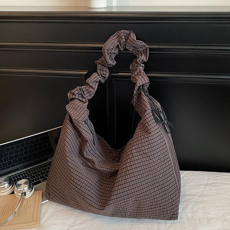 Folded large-capacity tote bag women's 2025 new fashion super fire commuter shoulder bag popular cloth bag messenger bag