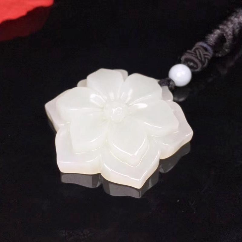 Afghan White  Lotus Pendant Antique Engraving Temperament Elegant Lady Lucky Flower Pendant Necklace Gift