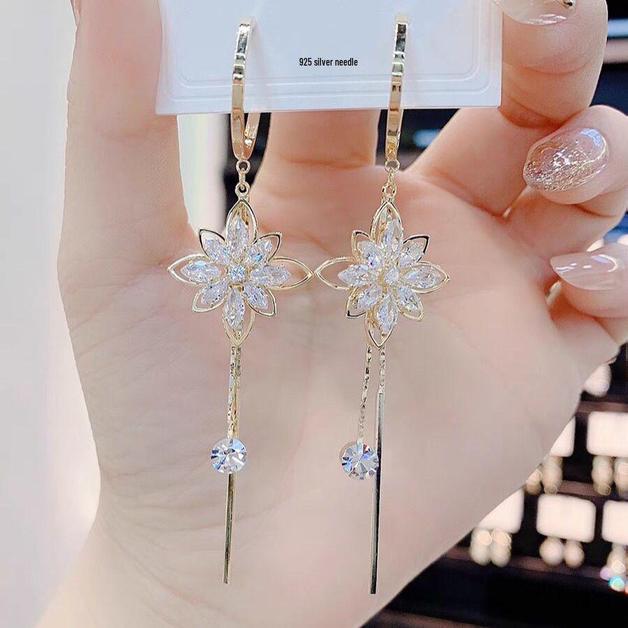 Korean Style Crystal Flower Tassel Earrings: Elegant, Face-Slimming, Fashionable, Long, Trendy Women's Accessory