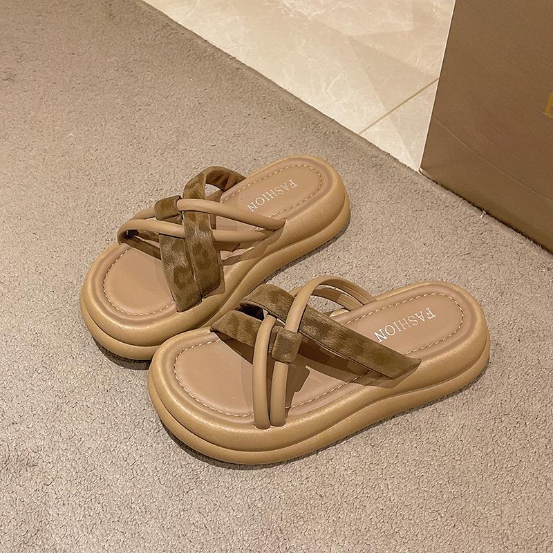 Flat-bottomed slippers female 2025 new Korean version fashionable and comfortable one-word drag fairy style thick-bottomed casual drag beach drag tide