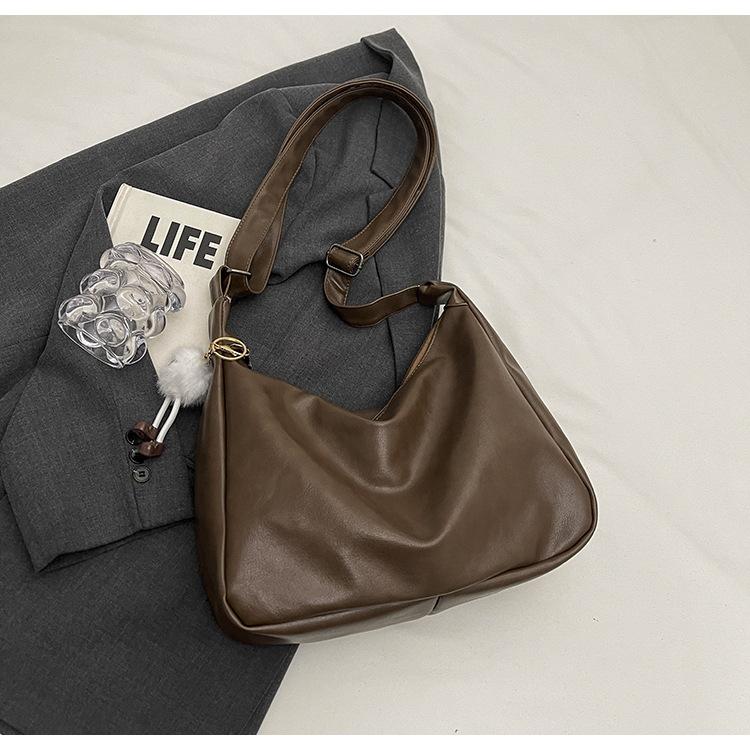 

Premium textured soft leather bag women s 2025 new fashion commuter messenger bag women s autumn versatile shoulder dumpling bag