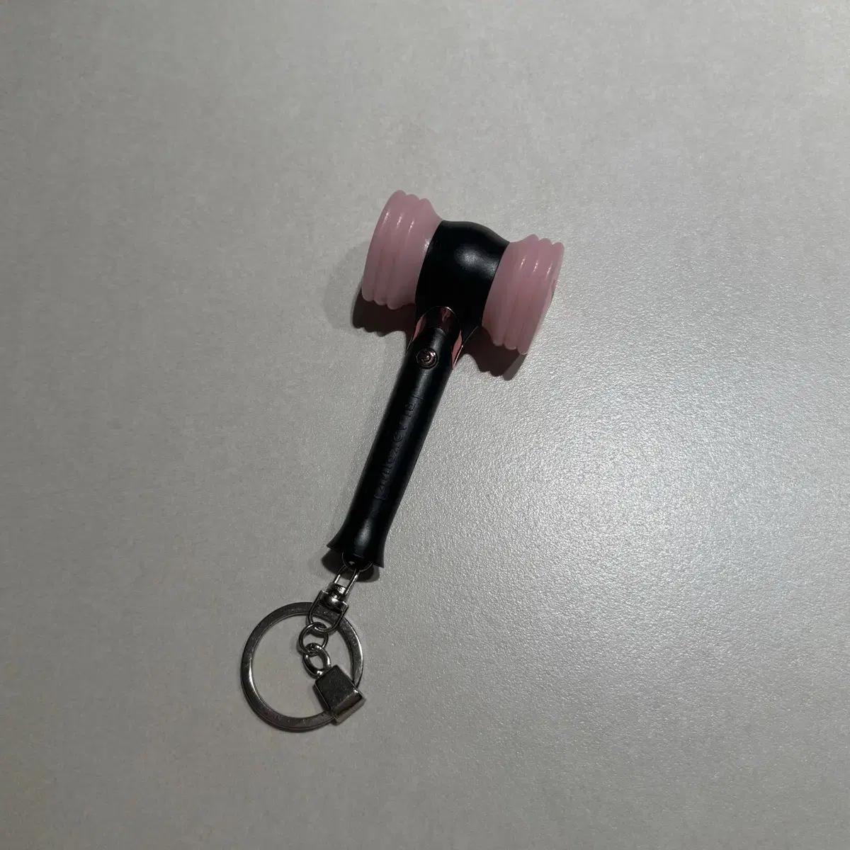 

Blackpink Lightstick Bond Keyring