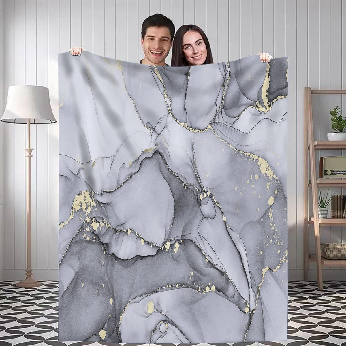 

1pc Modern grey and gold marble pattern blanket polyester fabric machine washable suitable for bedroom and living room 75x100cm