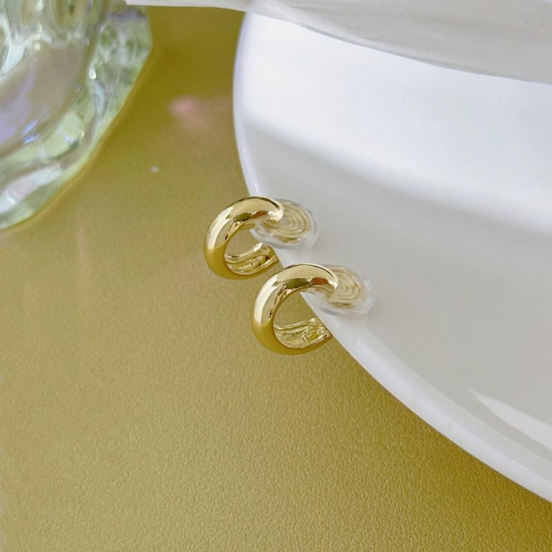 Elegant C-shaped Non-pierced Ear Clips: European & American Fashion Style Jewelry for Women