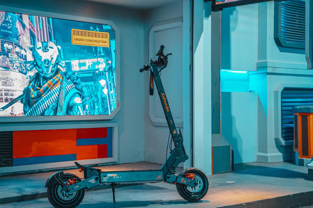 Patinete Elétrico KuKirin G4 – Motor de 2000W, 70km/h, Autonomia de 75km, Bateria 60V 20Ah, Freios a Disco Duplos, Pneus Sem Câmara de 11", Design Dobrável
