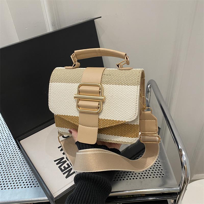 

2025 новая модная сумка через плечо нишевый дизайн портативная маленькая квадратная сумка женская сумка зима зарубежный стиль сумка-мессенджер хаки