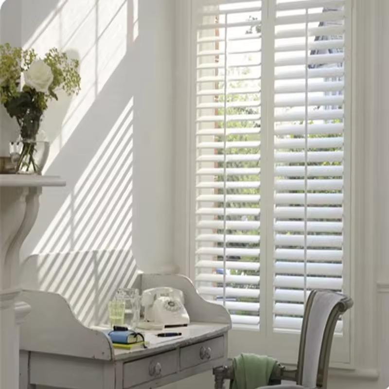 Custom Made Modern Hotel Use Solid PVC Horizontal Plantation Shutter Blinds Eco-Friendly Durable Window Shutters Interior чёрный