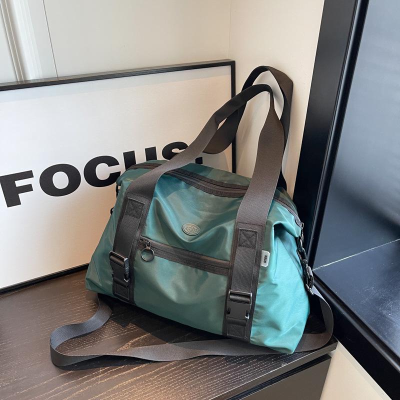 

High-Capacity Women s Water-Resistant Gym and Travel Bag зелений