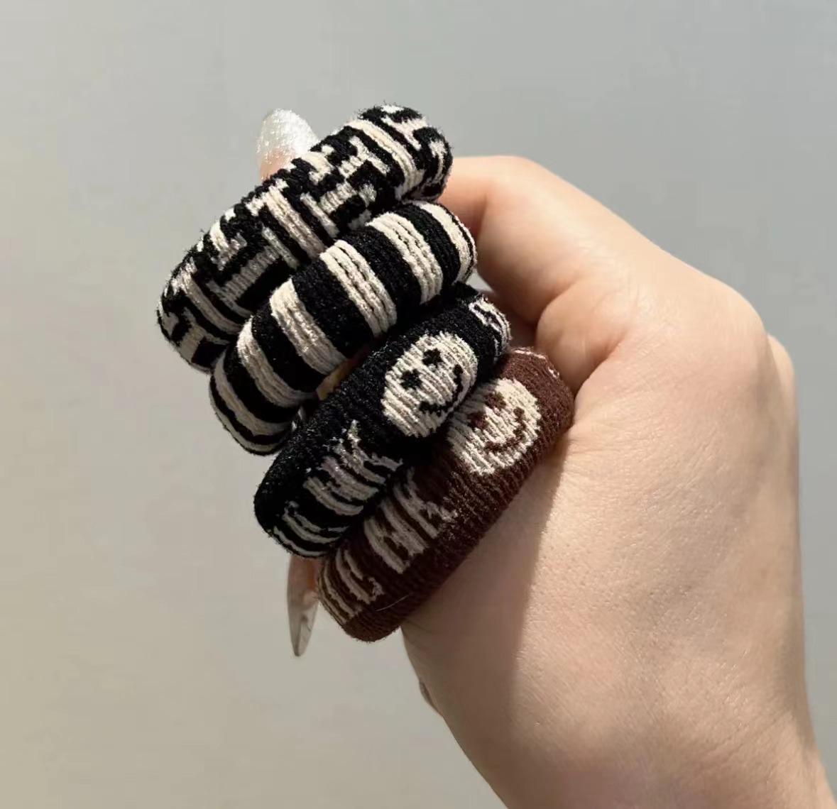 

2024 Женская ретро резинка для волос с высоким хвостом - Простой темпераментный стиль