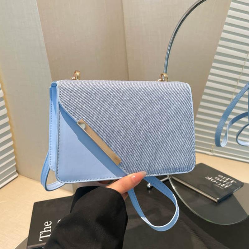 

Популярная диагональная сумка с железным краем женская 2025 весна новая маленькая квадратная сумка повседневная на плечо сумка-мессенджер тренд синий