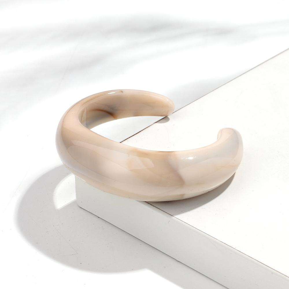 Smooth Round Acrylic Cuff Bangles for Women Vintage Exaggerated Jelly Color Smudging Bangle Wide Resin Bracelet Accessories