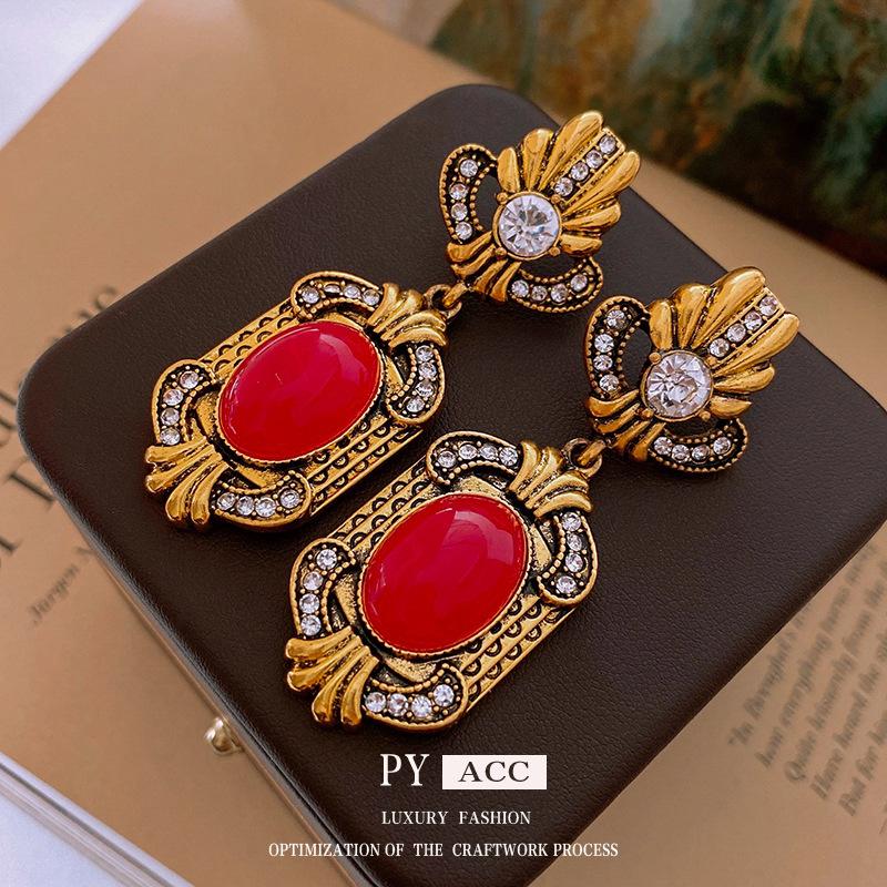 

Винтажные серьги-цветы в форме бриллиантов с винтажным, роскошным и изысканным видом. Серьги в стиле нишевого дворца