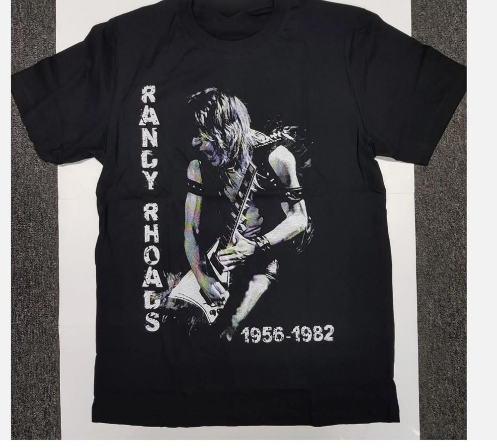 

Vintage Guitar Player Tee; Retro Rock Music Graphic Cotton Unisex T-Shirt XL