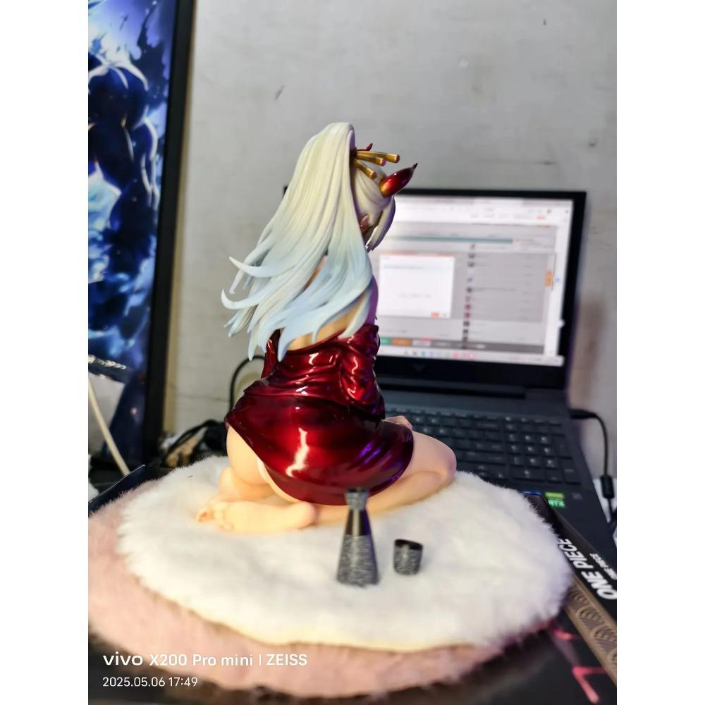 Anime One Piece Sexy Yamato with Sleeping Cloth Action figure Toys 18cm