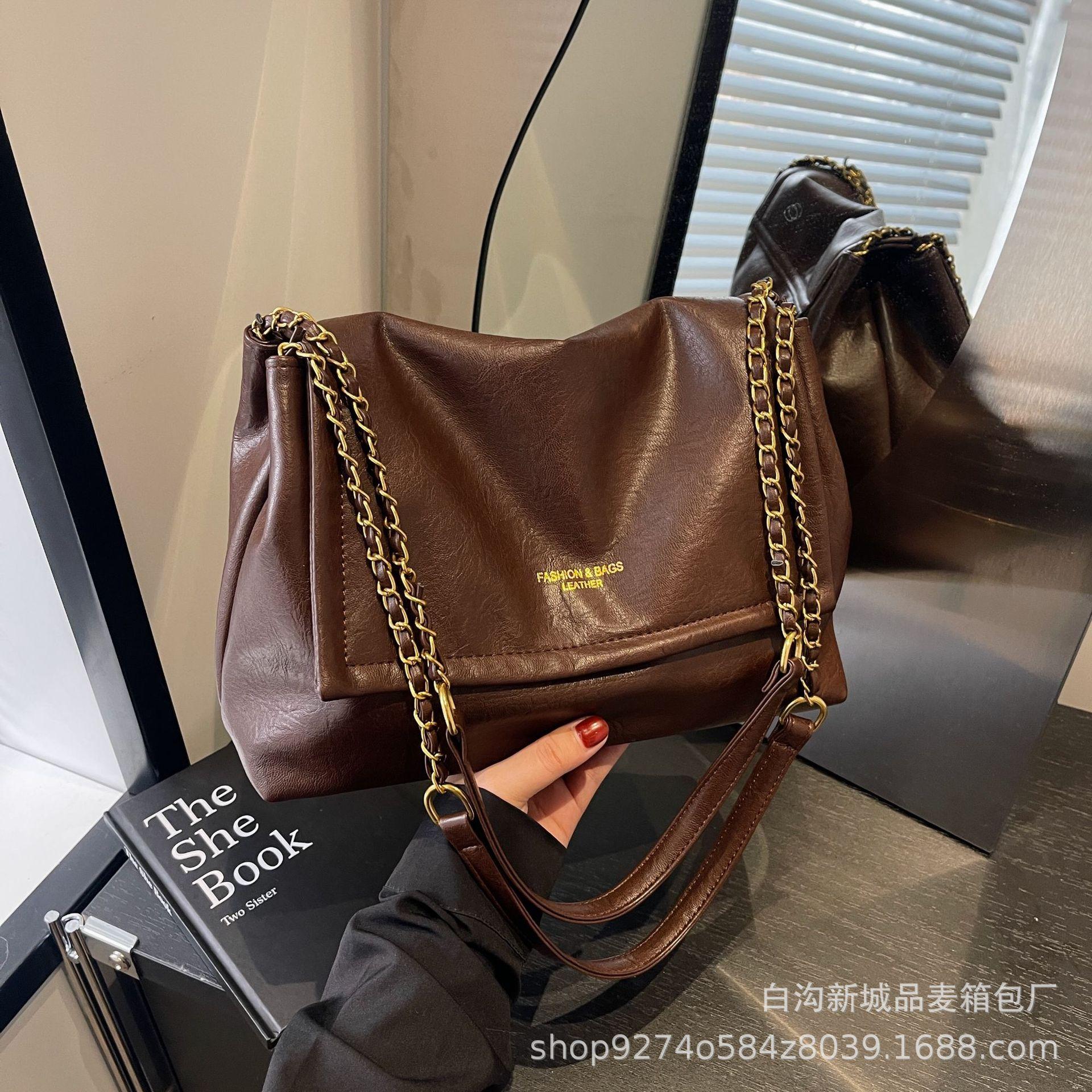 

Small bag women s 2025 autumn and winter new trendy versatile chain retro underarm bag trendy fashion messenger tote bag темно-коричневого кольору