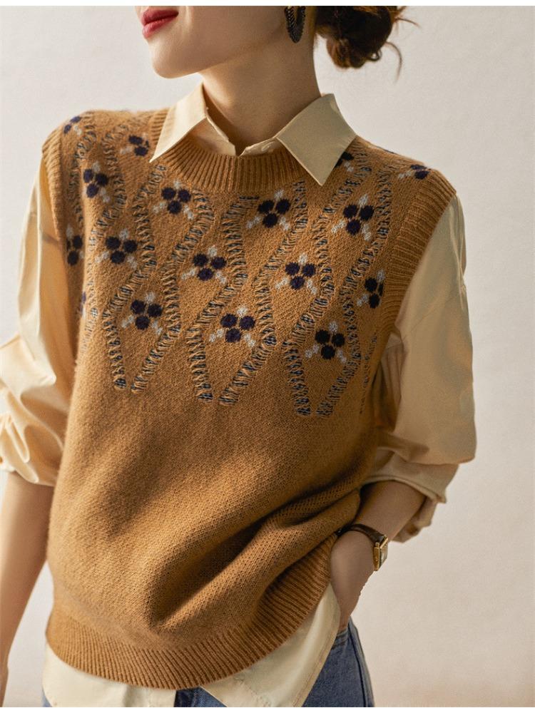 Avslappnad V-ringad stickad väst för kvinnor: Höst/Vinterkollektion - Polyestermaterial, V-ringad design, Enkelt mönster, Casual stil