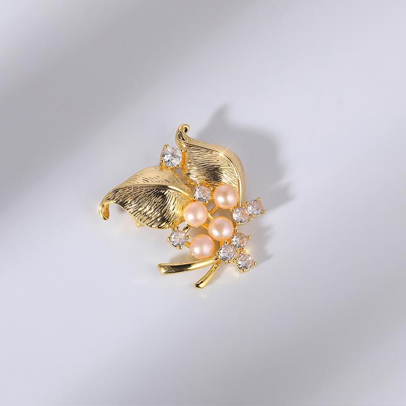 Bo Xin Yun High-End Leaf Brooch: Cubic Zirconia  Freshwater Pearl Pin