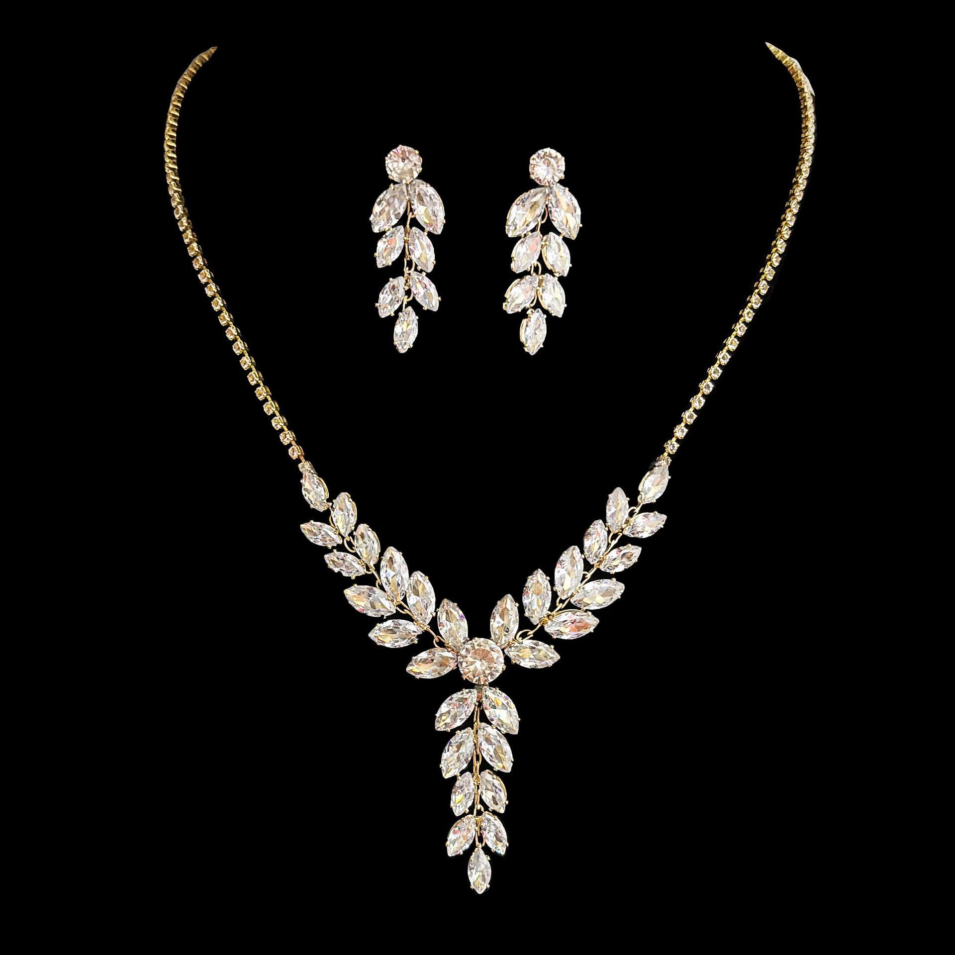 

Premium Zircon Necklace Earrings Set Personalized Light Luxury Leaf Design Women S Collarbone Chain Stud Earrings Jewelry золотой
