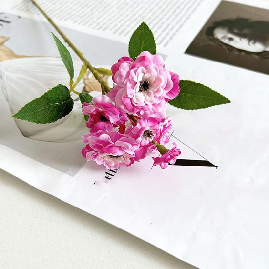 Umělé růže Kytice falešných hedvábných růží 6 hlaviček Realisticky kvetoucí růže pro domácnost Svatbu Večírek Květinová dekorace Středový díl stolu