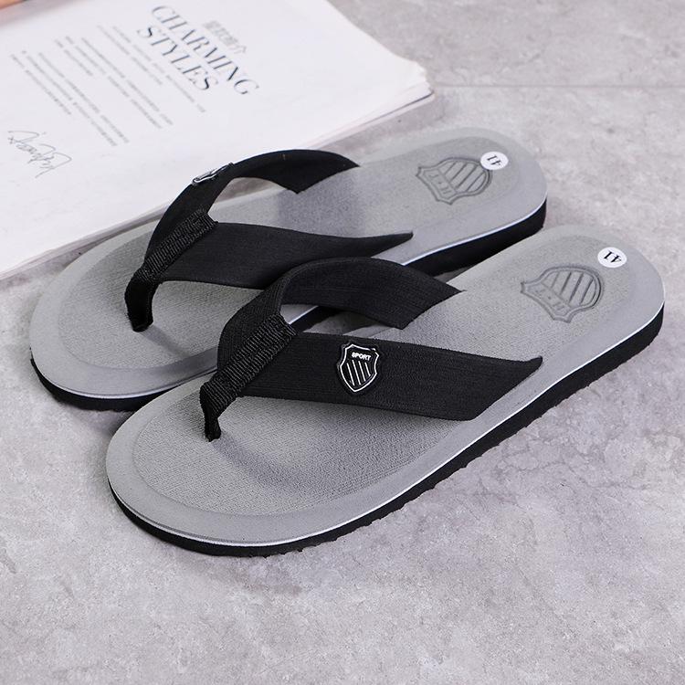 2022 Trendy Wood Grain Letter Flip-Flops: Fashionable Men's Summer Style