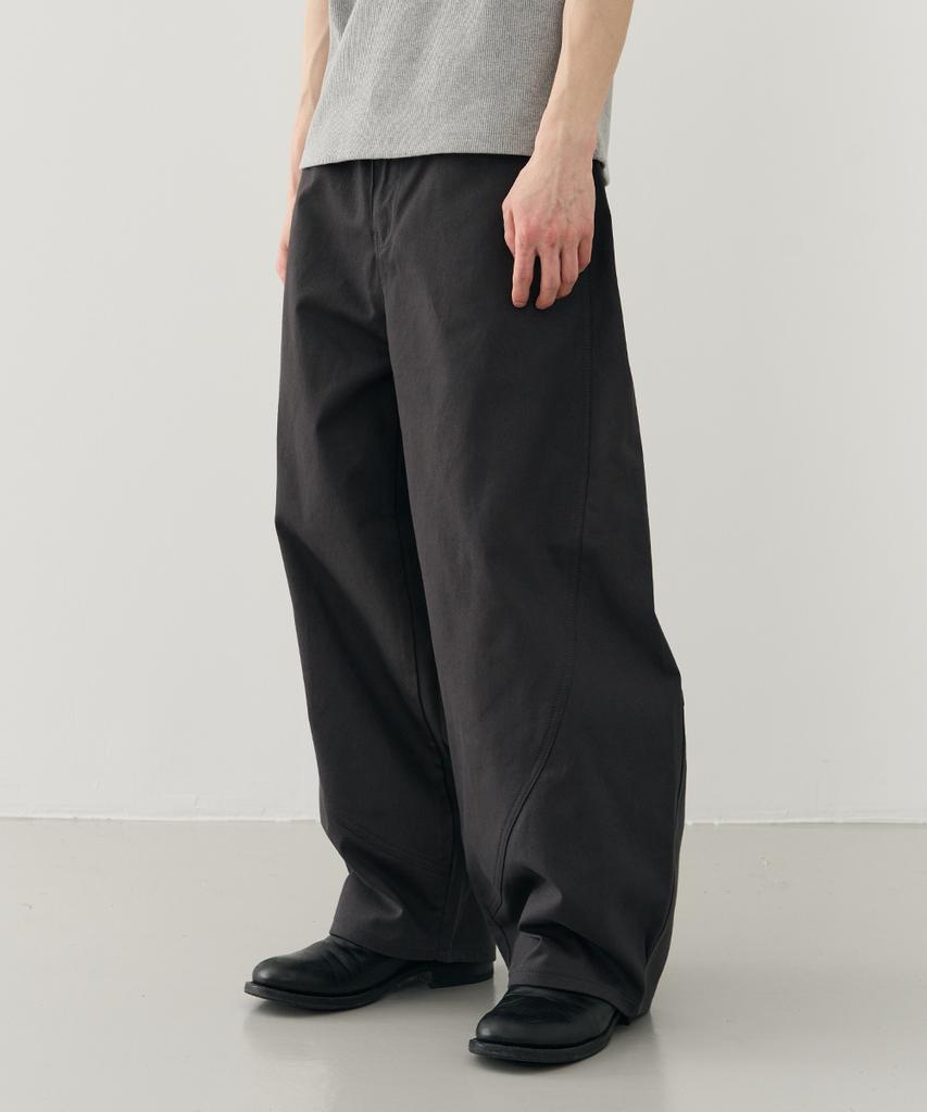 ARRAYED Curved Section Balloon Chino Pants [Black]