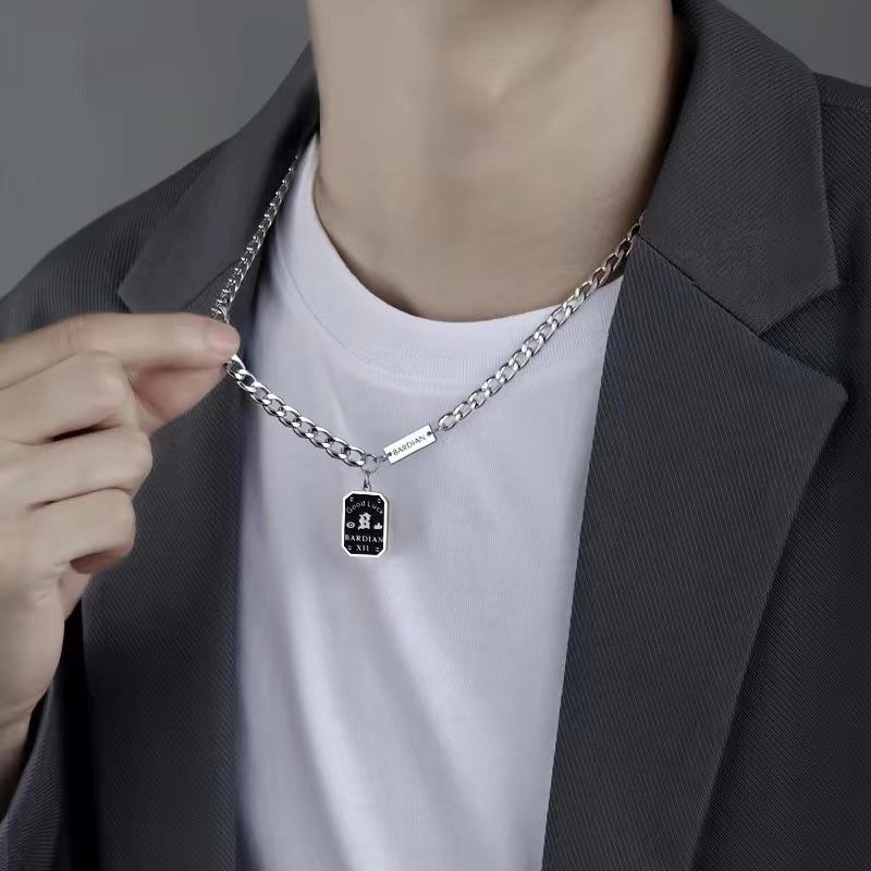 Fashion Necklace Men's Versatile Design Light Luxury Niche Fashion Men's Letter Collarbone Chain Cuban Chain