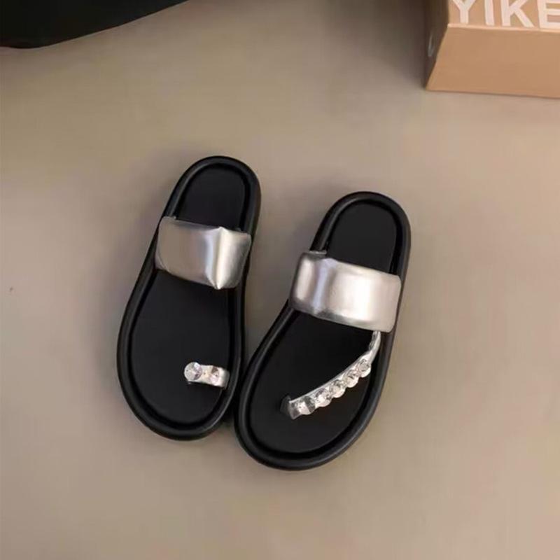 Internet Celebrity Super Fire Slippers Women's Summer Wear New Thick-soled Heightening Stepping On Shit Feeling Rhinestone Lazy Toe Sandals