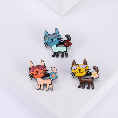 Cartoon Niedliche Katze Korsage, Kreative Dreifarbige Emaille Brille Katze Brosche, Unisex Elegantes Kostüm