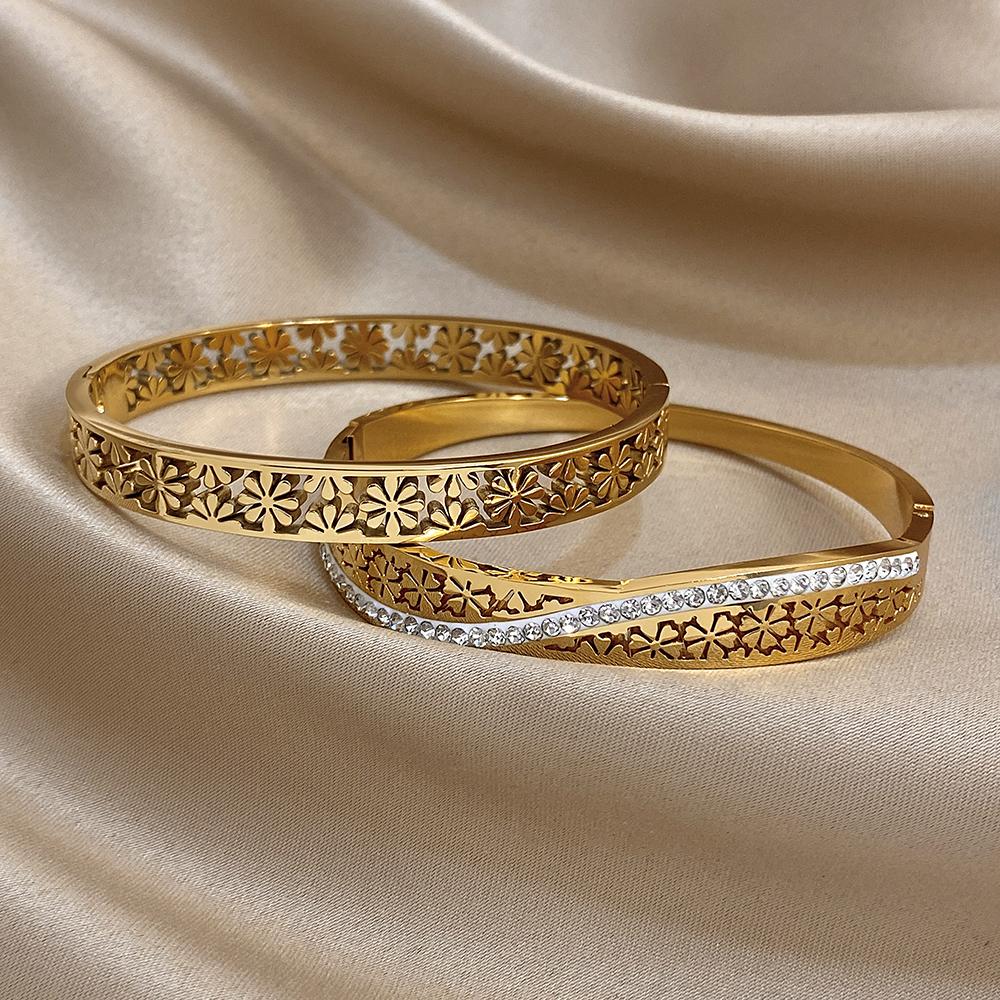New Hollowout Flowers Rhinestones Stainless Steel Cuff Bracelet for Women Men Y2K Gold-plated Waterproof Charms Jewelry Gifts