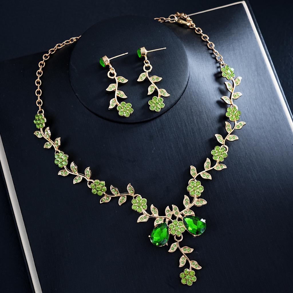 European and American Fashion Light Luxury Necklace Earrings Two-piece Set Bridal Wedding Accessories Dress Set Female 2026
