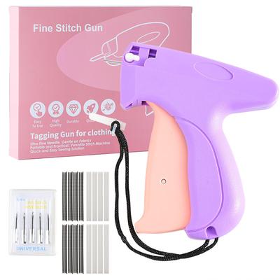 Stitchy Gun för Kläder Handhållen Stitch Gun Mini Sy Mikromärkningspistol Inkluderar 5 Nålar, 1000 Svarta Fästen & 1000 Vita Fästen