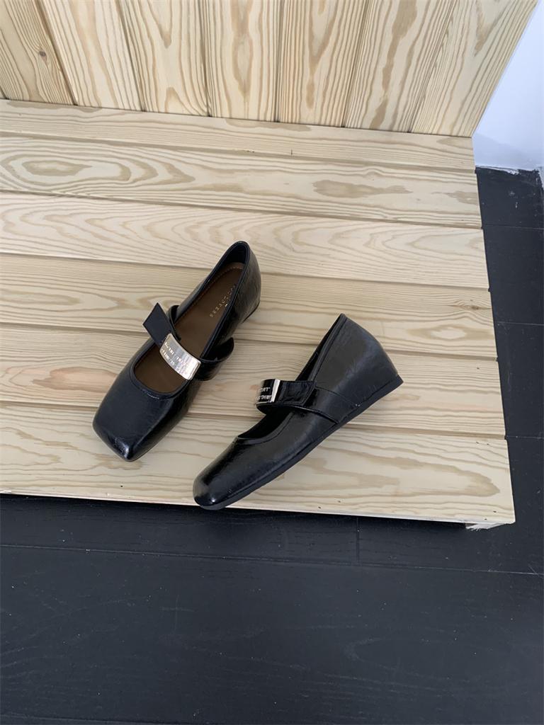 Lan Cabinet Home 2025 Französisch Silber Einzelne Schuhe Damen Kleine Lederschuhe Weiche Sohle Ein-Wort-Riemen Höhenverstärkende Mary Jane Schuhe
