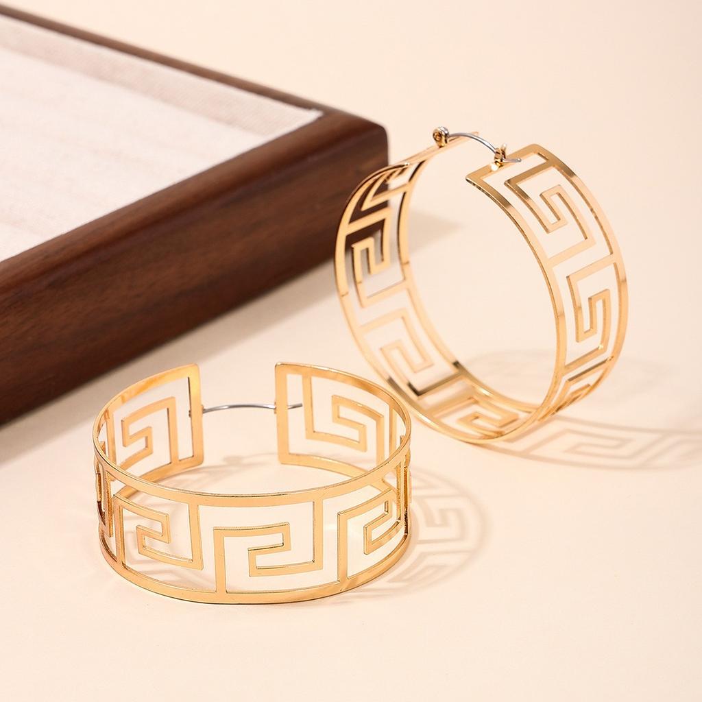 Geometric Hollow Earrings Women'S Japan And Korea Simple Fashion Personalized Swastika C-Shaped Earrings