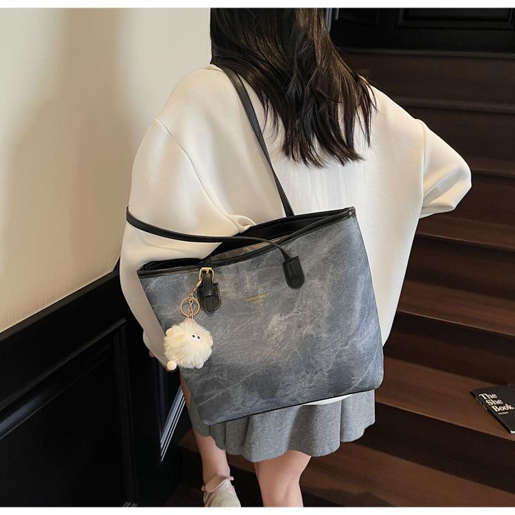 Versatile Bag Women's Large-capacity New Summer Casual Shoulder Bag Texture Commuter Tote Bag