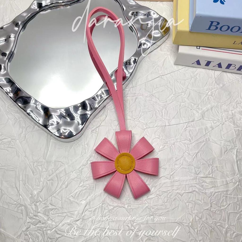Colorful Sunflower Dopamine Bag Charm, PU Leather Small Flower Pendant, Exquisite Creative Leather Flower Ornament, Car Hanging
