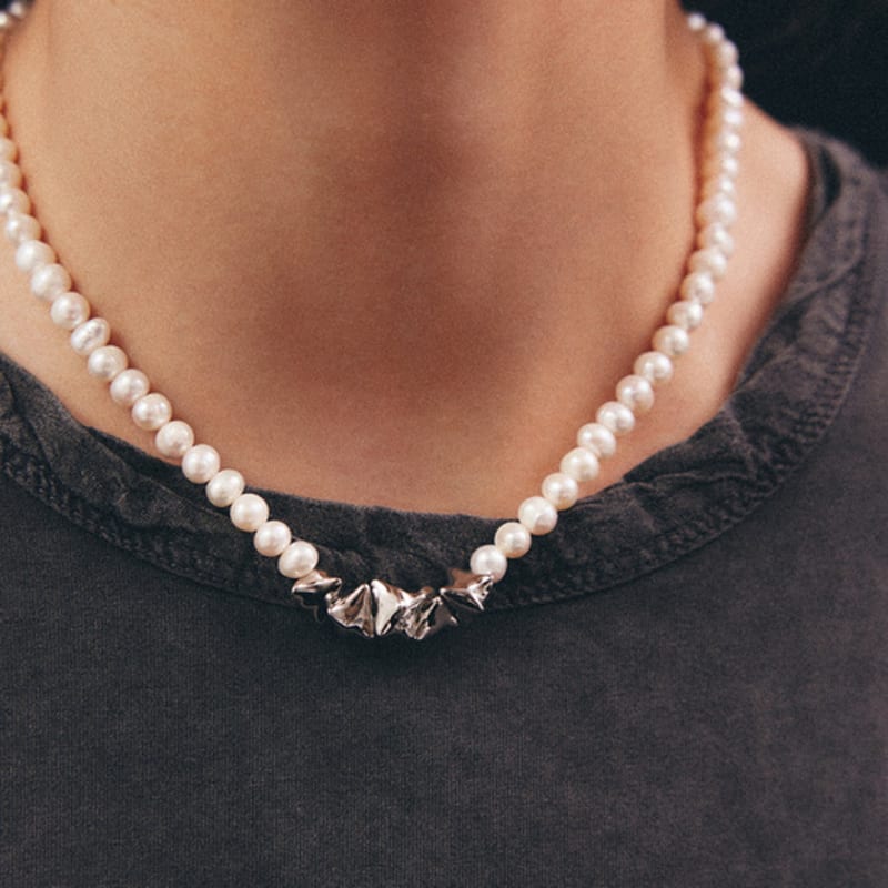 Lowool Struggle Pearl Necklace