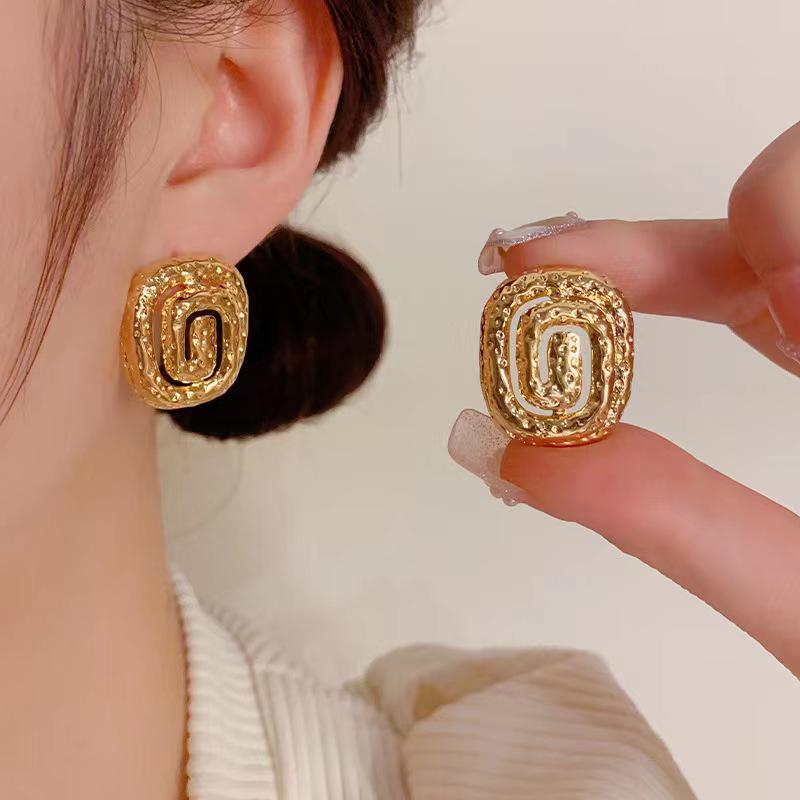 

2024 Изысканные серьги-пусеты из 14-каратного золота в французском ретро-геометрическом стиле для женщин 14k белого золота