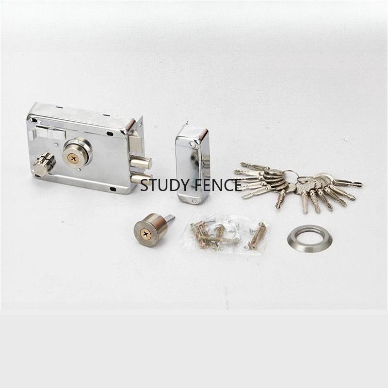 1 Set of Old Style Exterior Door Lock Set Anti-theft Door Lock Indoor Iron Door Lock with A Key Household Hardware Accessories