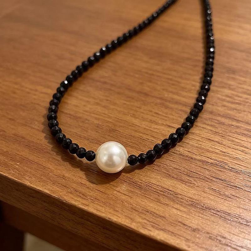 Fashionable Black Crystal Spinel Necklace - Korean Style Short Clavicle Chain for Daily Wear