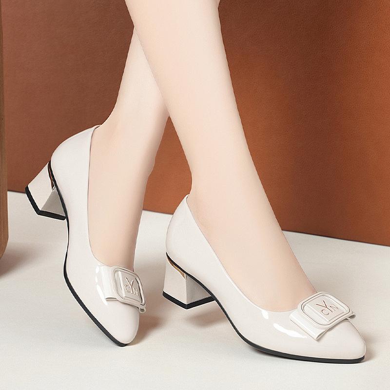 

Модные женские туфли-лодочки на весенних каблуках с неглубоким носком, мягкие кожаные туфли с металлическим украшением из кристаллов, классические модные туфли-лодочки 36(Foot23cm)