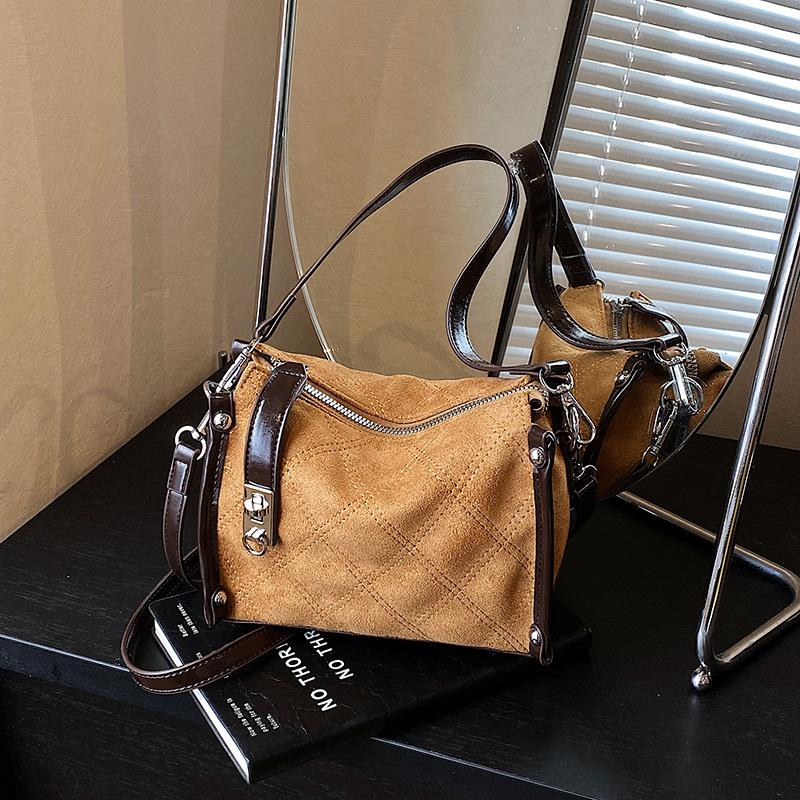 

Повседневная ретро ромбовидная сумка 2025 новая осень и зима универсальная на плечо женская сумка-мессенджер супер огонь портативная маленькая квадратная сумка коричневый