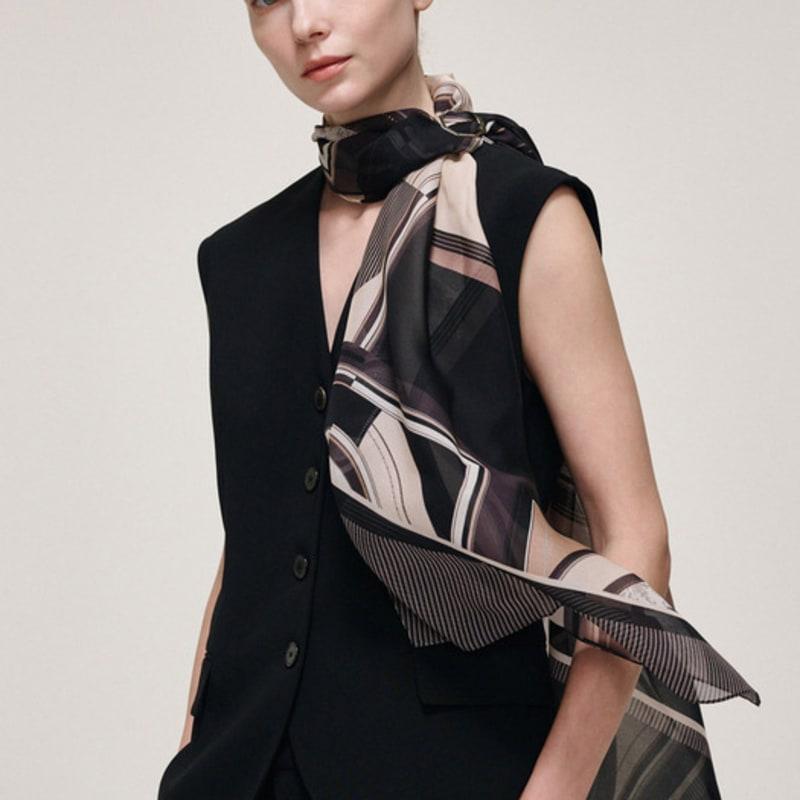 

Saint Luxure Drobe Black Black_Single