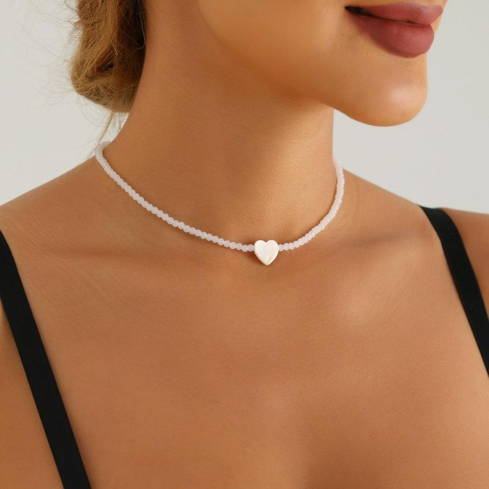 2025 New Personalized Natural Shell Love Heart Choker Simple Handmade Moon Bead Necklace for Women Fashion Accessories Gifts